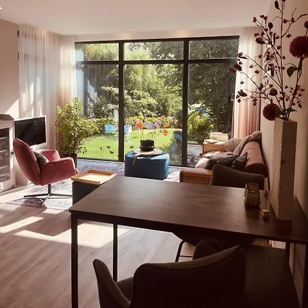 Suphuis, Aan Het Water, Lopend Apartment *