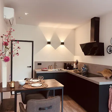 Suphuis, Aan Het Water, Lopend Apartment